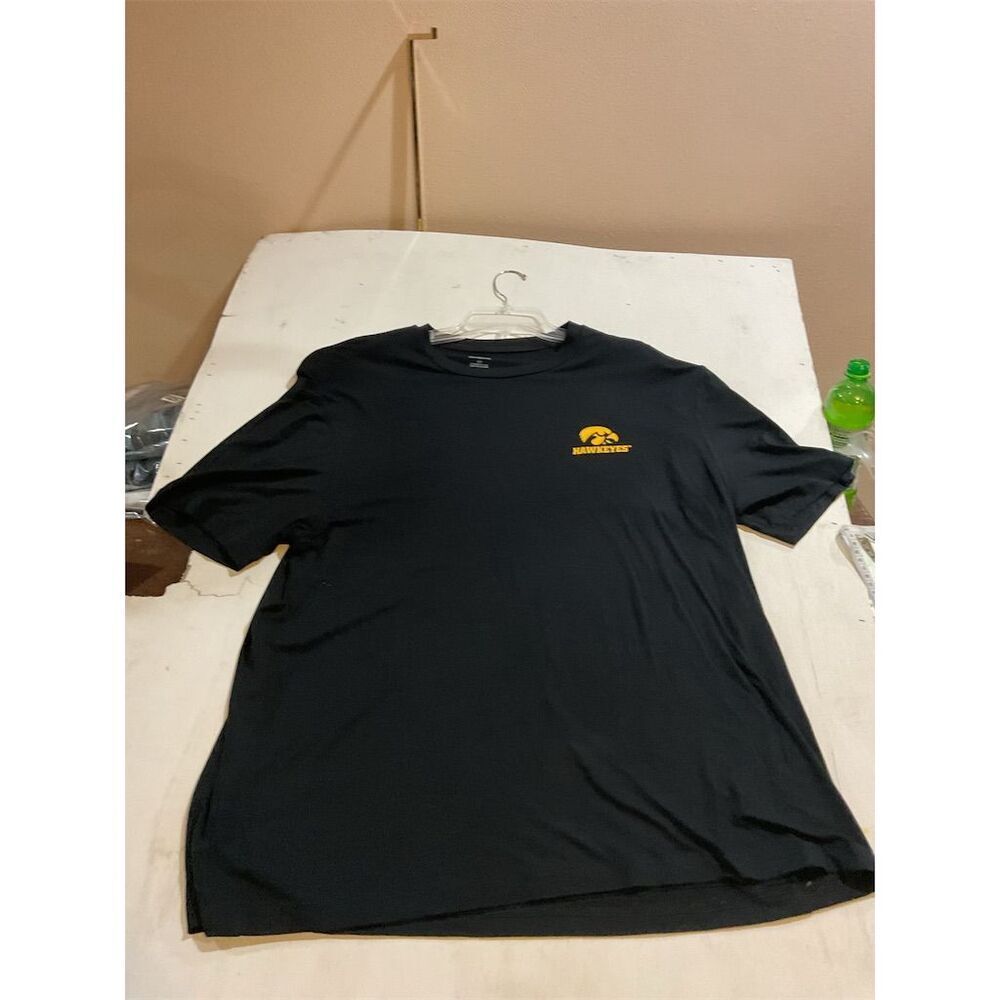 Iowa Hawkeyes Men's Black T-Shirt XXL Short Sleeve Sports Tee​